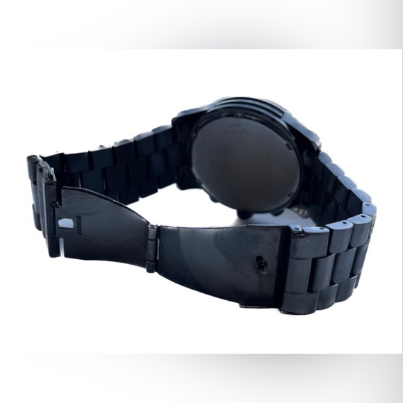 Michael Kors Runway Chronograph Gunmetal Oversized
Watch with Swarovski Crystal - Picture 3 of 5